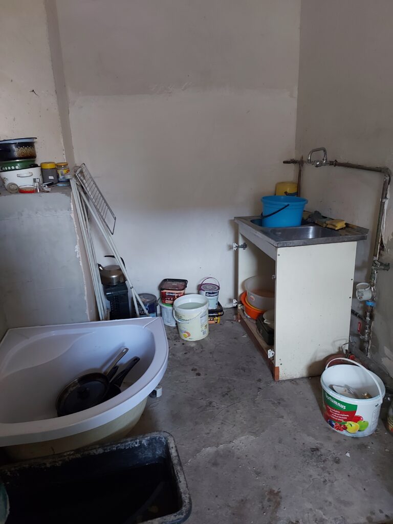 Łazienka przed remontem Jana Kochanowskiego 12 lokal nr 2