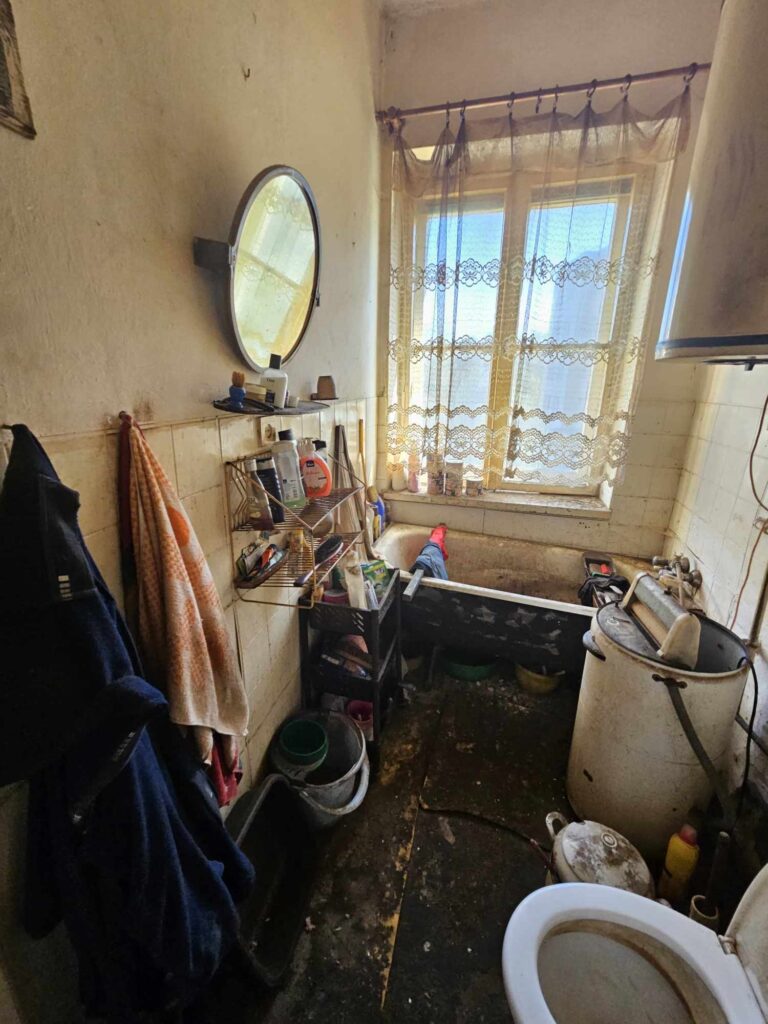 Łazienka przed remontem Nowomiejska 27 lokal nr 5